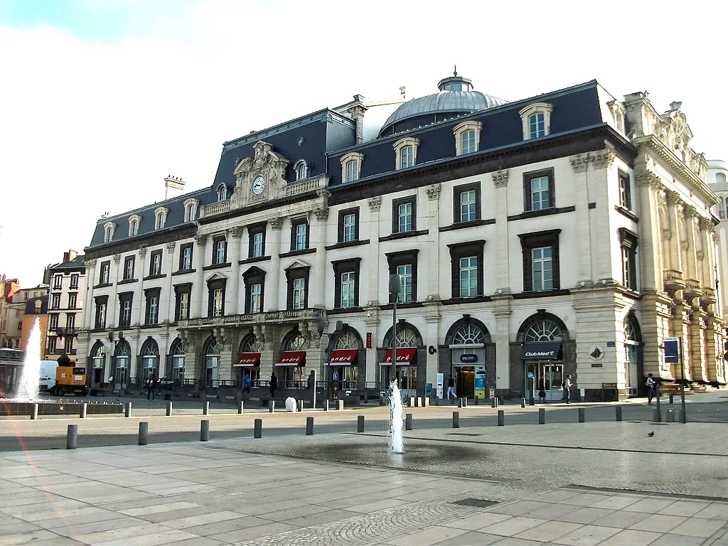 1-Opéra_Clermont-Ferrand_côté_place_de_Jaude_2015-09-08